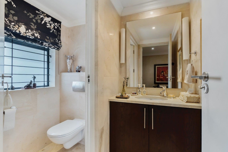 3 Bedroom Property for Sale in Sea Point Western Cape